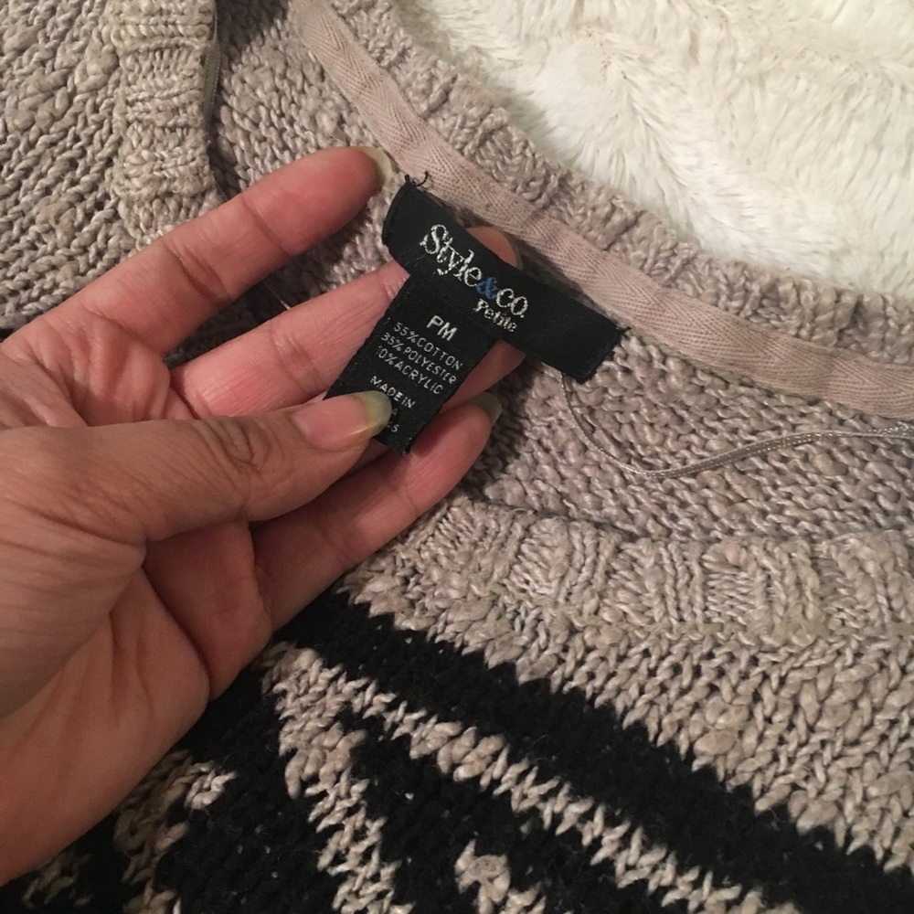 Geometric Pattern Pullover - Picture 4 of 4